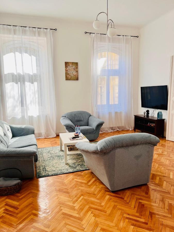 Apartment Friends Central Oradea Exterior foto
